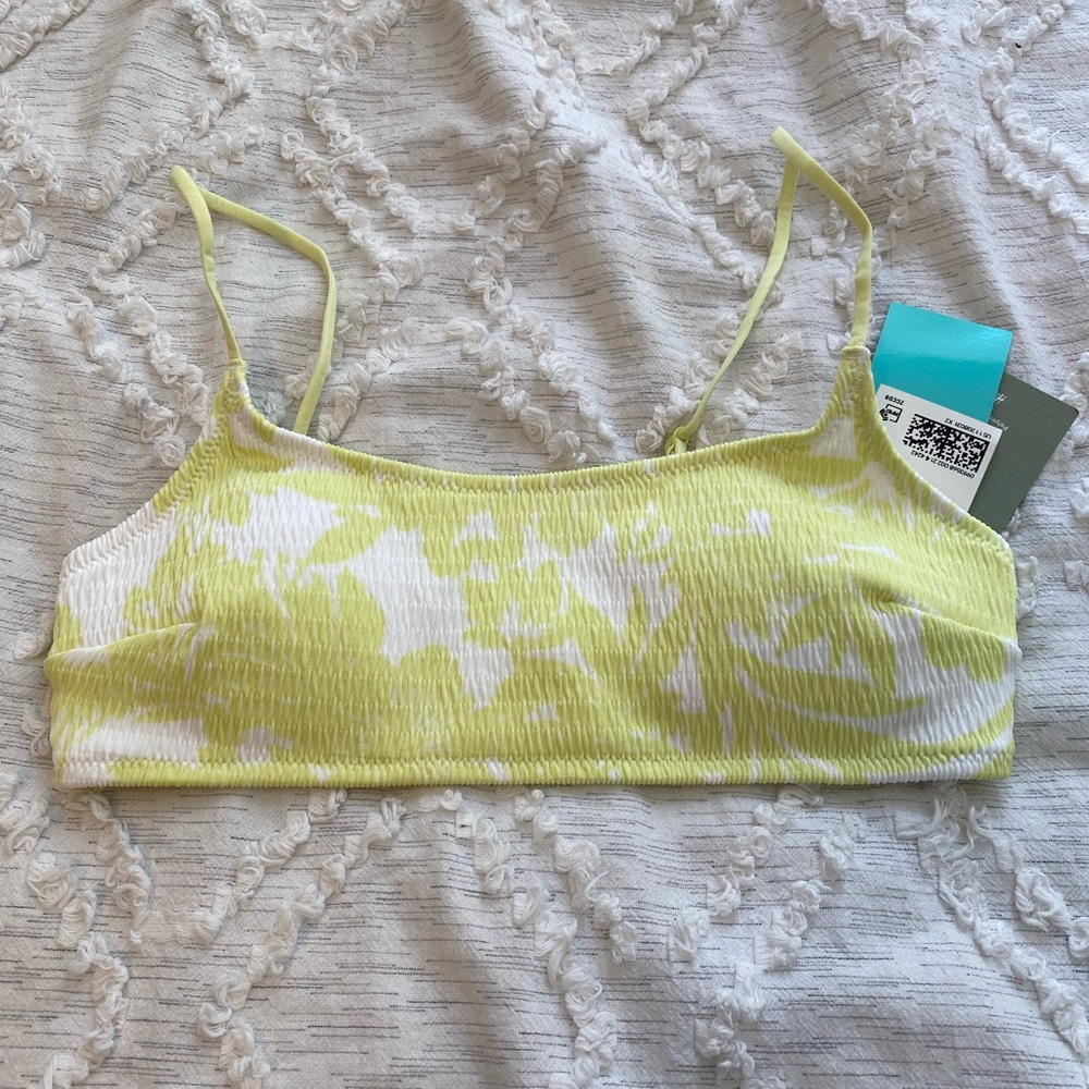 🦋 yellow/green and white patterned bikini top 🦋